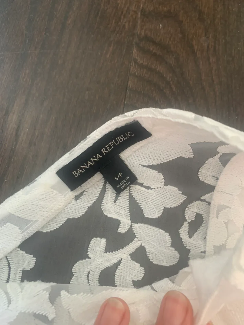 Banana Republic sheer white Floral Lace embroidered top size s image indicator(5)
