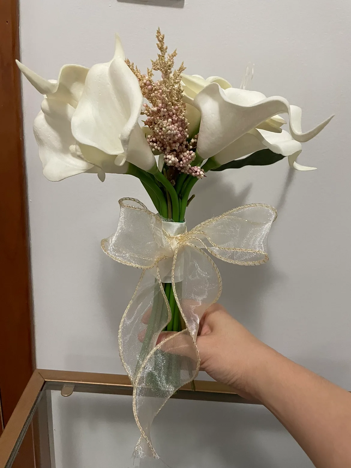 Artificial White Calla Lily Bouquet thumbnail