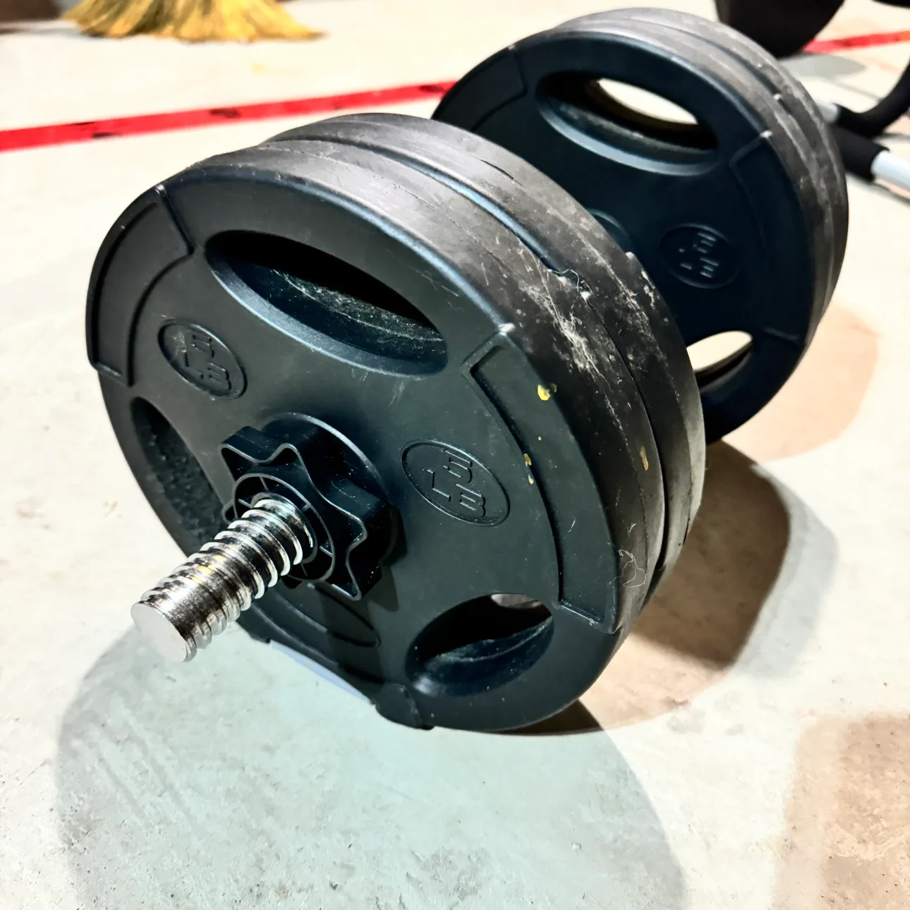 Dumbbell w/ 4 x 5 lb weights image indicator(2)