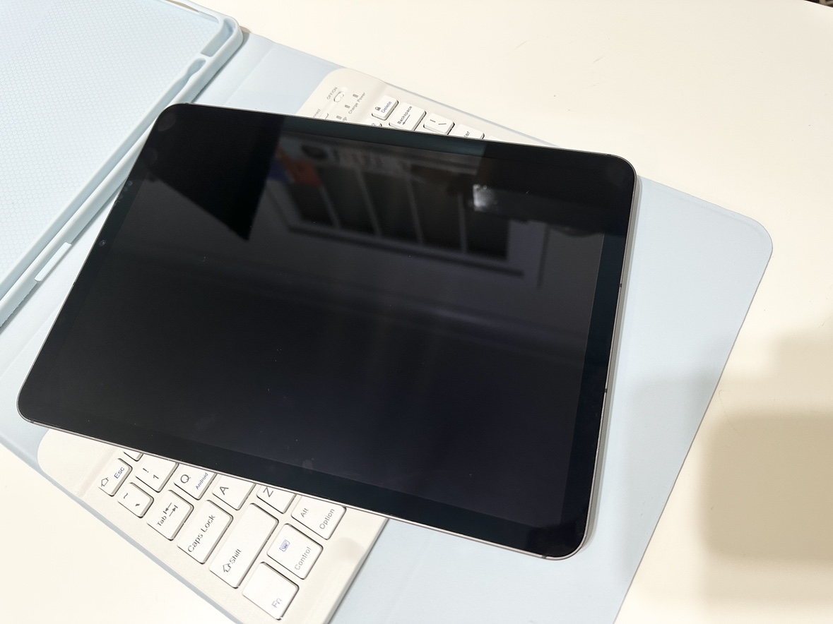 iPad Air 11inch cellular bundle like new - photo 5