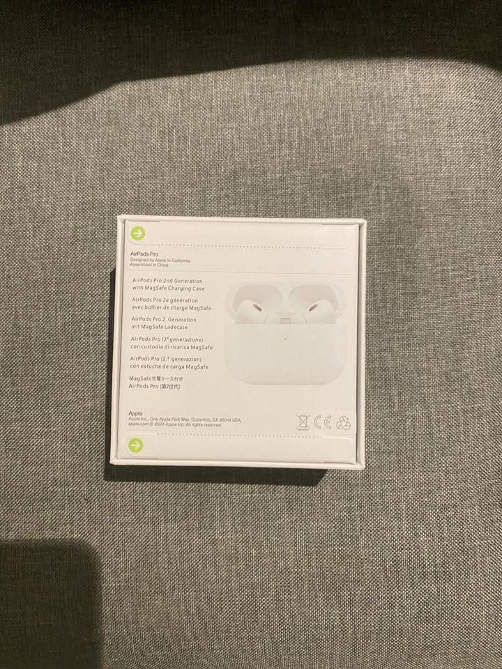 *NEW* Apple Air Pods (Gen 2 Pros) - photo 2