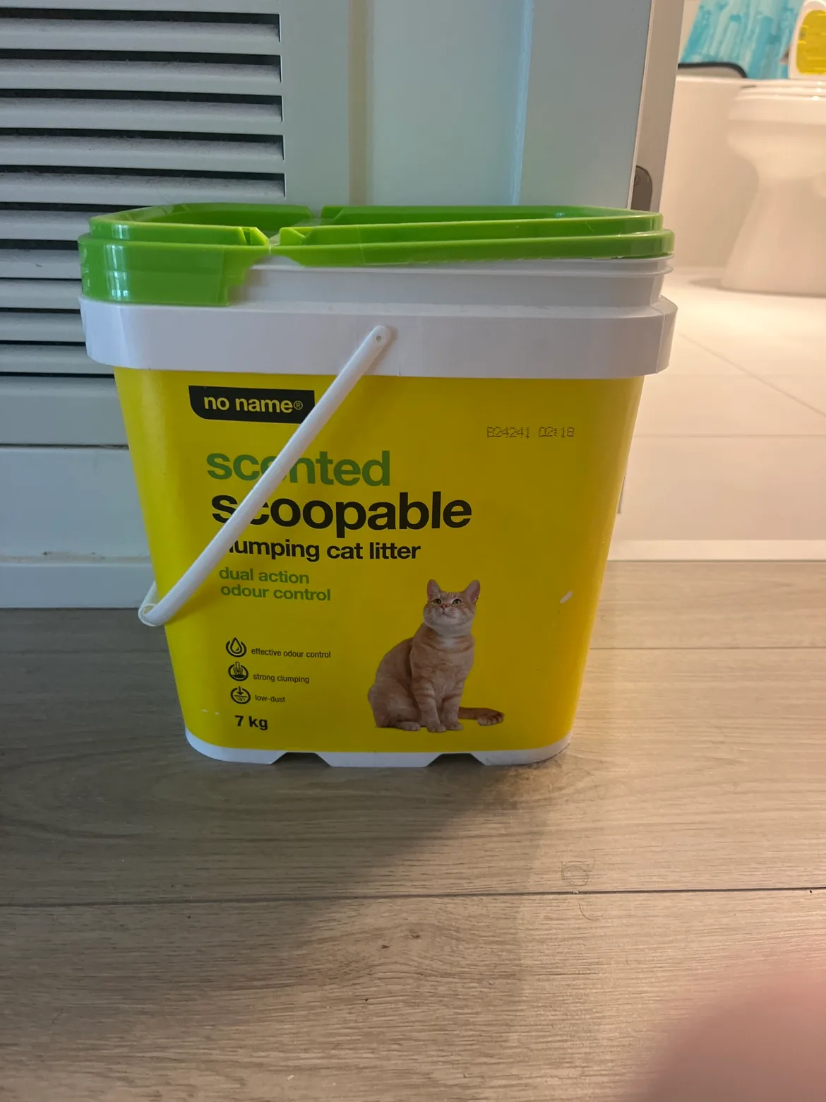 UNUSED - 7 kg Scented Scoopable Cat Litter thumbnail