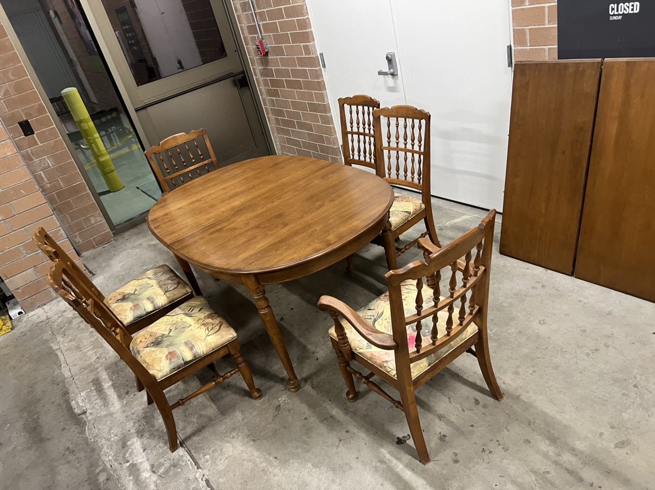 Dining Table w/6 chairs Nd 2 leaves - photo 3