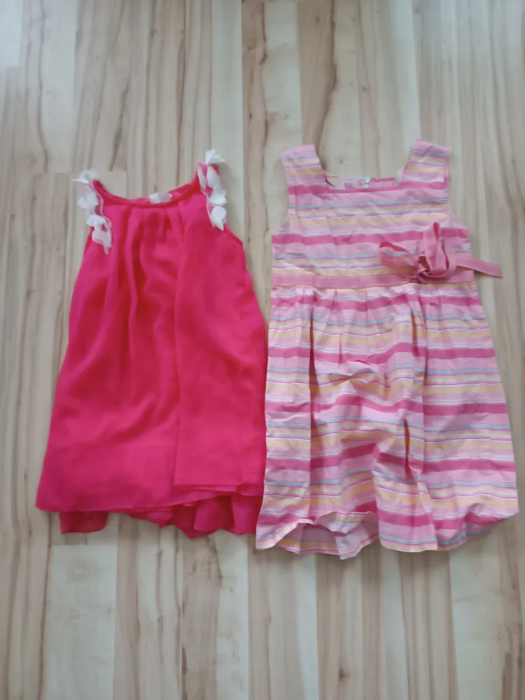 2 Girls Dresses 👗 2 for 5$ thumbnail