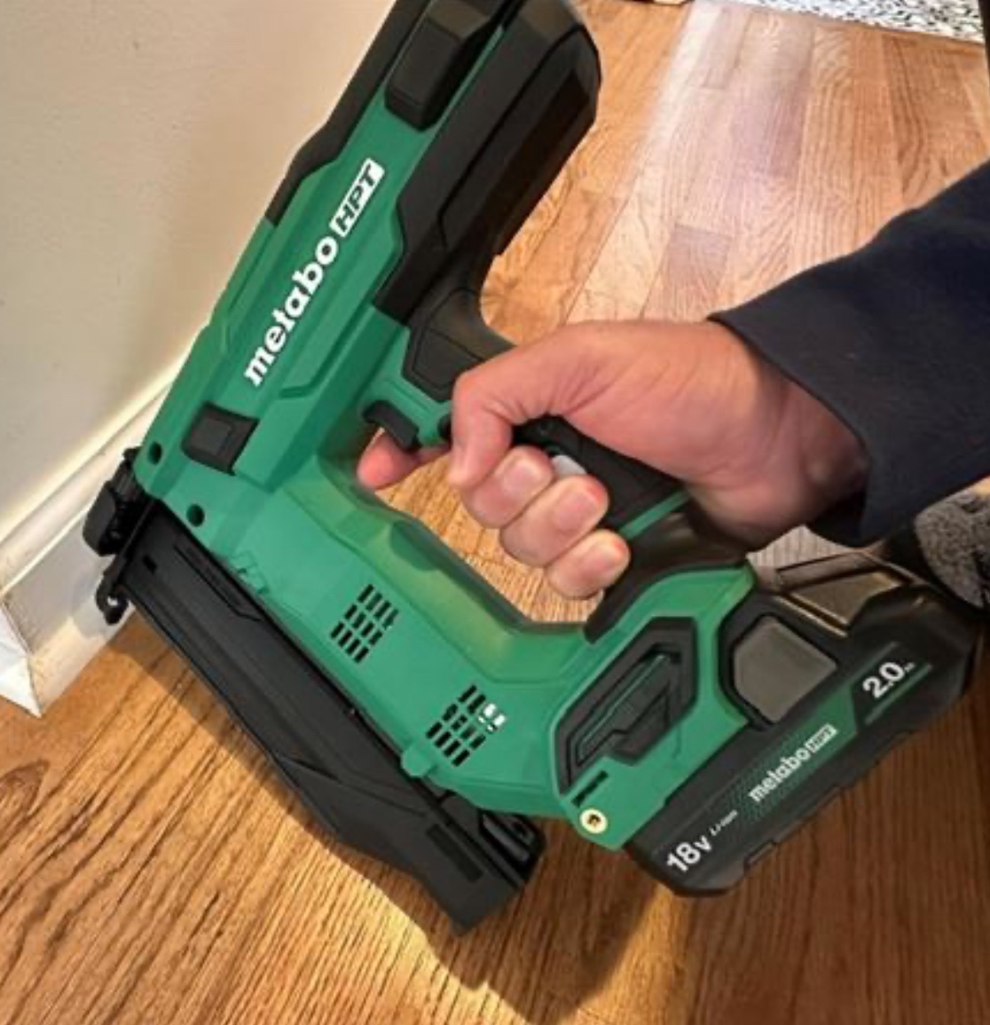 Metabo 18-Ga Compact Cordless Brad Nailer Kit - photo 3
