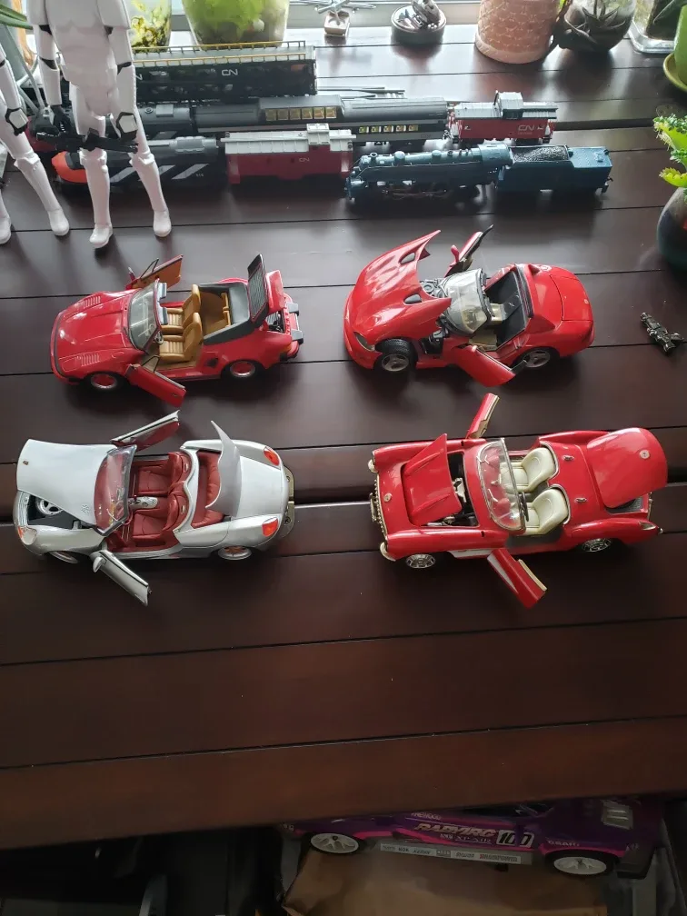 4x Die-cast Toy Cars image indicator(4)