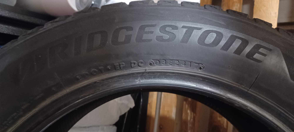 Bridgestone Blizzak WS80 235/60R18 107S Winter Tires