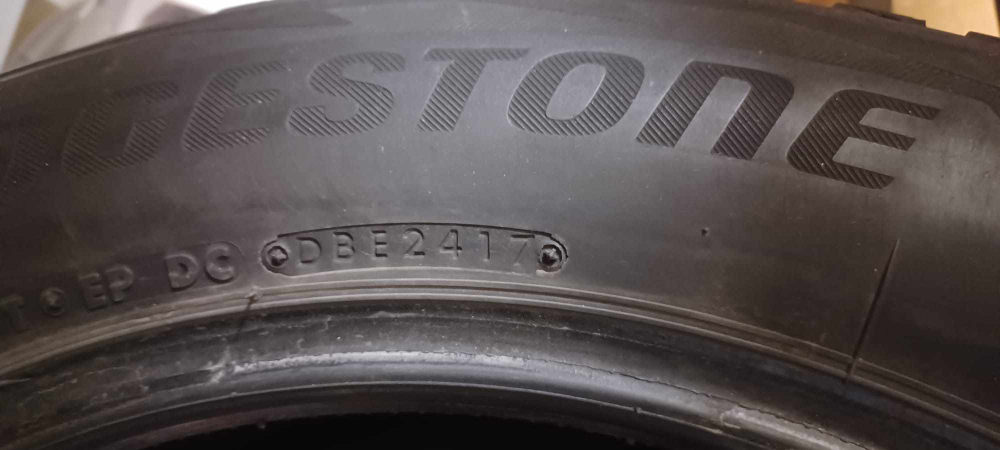 Bridgestone Blizzak WS80 235/60R18 107S Winter Tires - photo 2