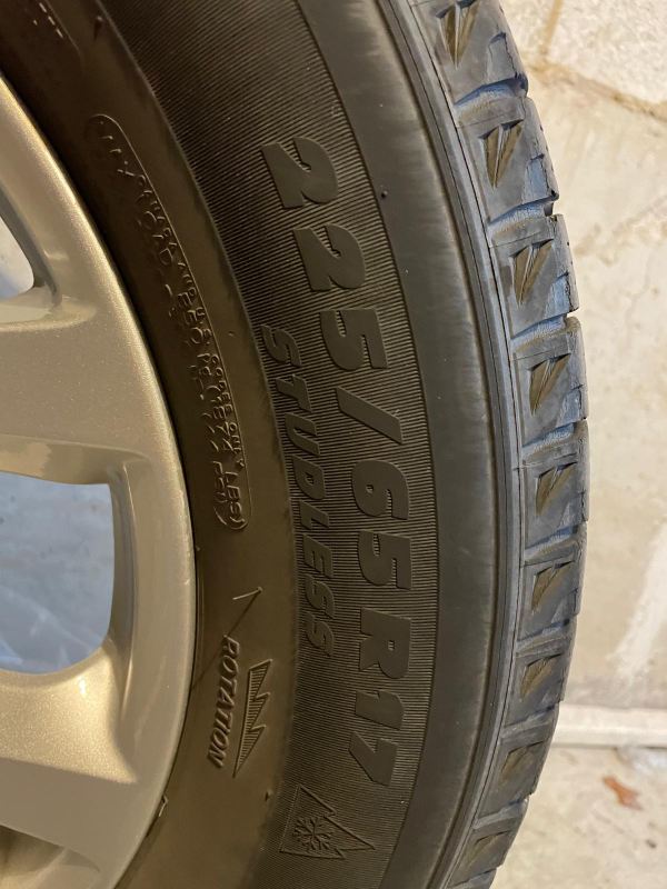 Toyota RAV 4 winter tires with original rims - photo 2