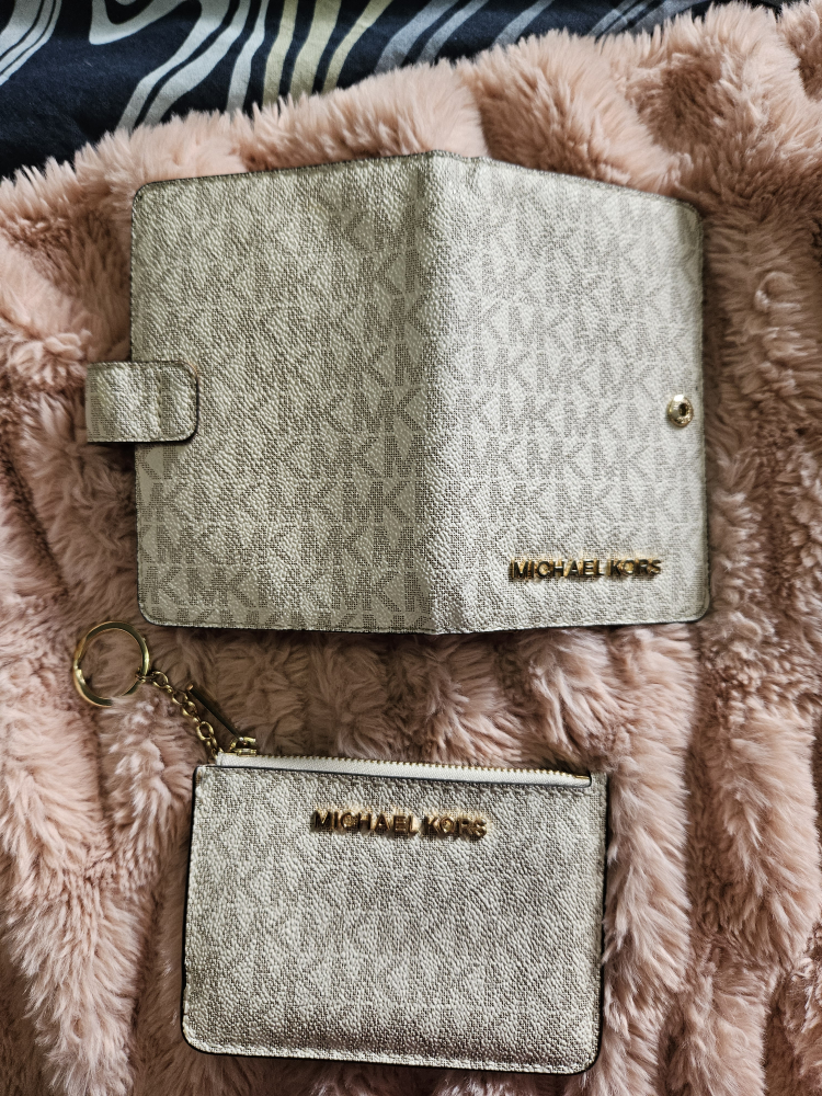 Michael Kors Passport Wallet and card holder Set - photo 3