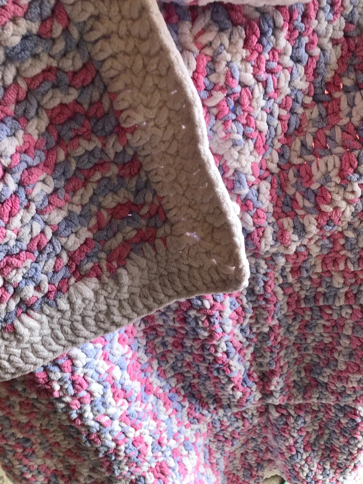 Pink, White and Purple throw image indicator(3)