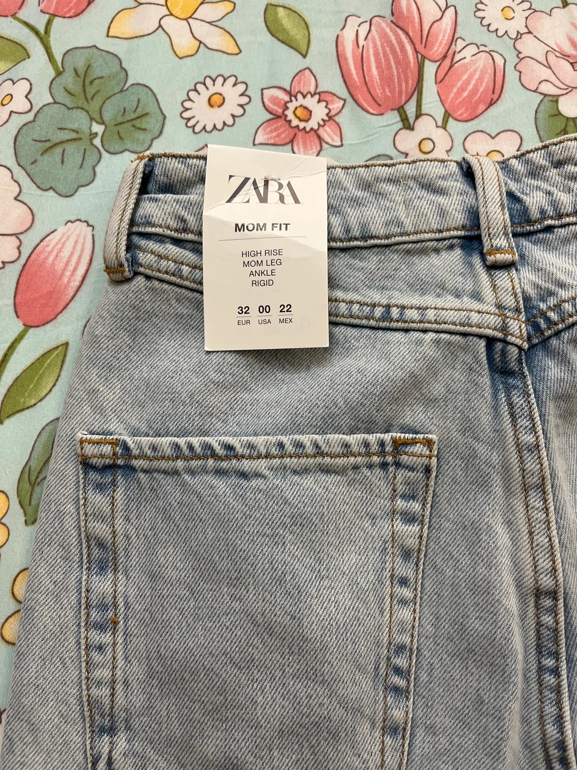 Zara Mom Fit Jeans with tag image indicator(4)