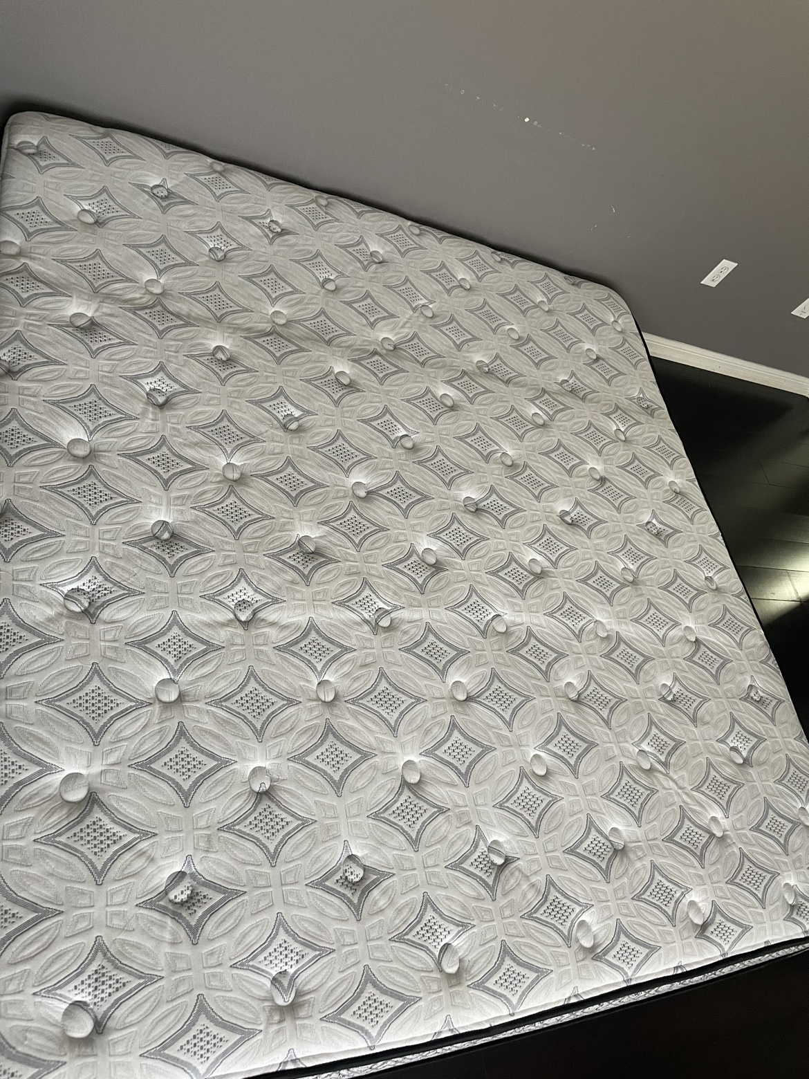 Sealy Posturepedic Mattress - photo 3