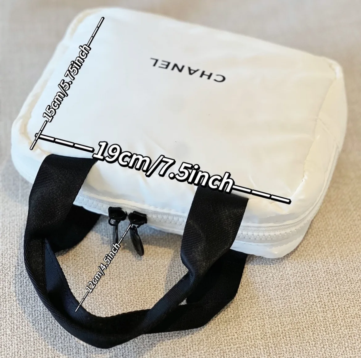 Chanel Beauty Bag image indicator(2)