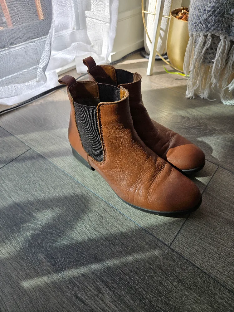Brown Leather Ankle Boots thumbnail
