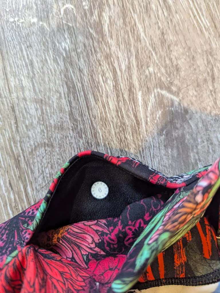 Lululemon Leggings - Size 6 image indicator(3)