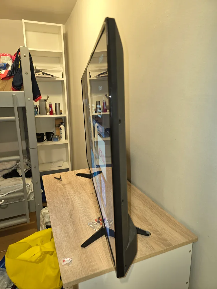 📺 SHARP Roku TV 43" + Desk + ROUILLARD Black Office Chair image indicator(7)