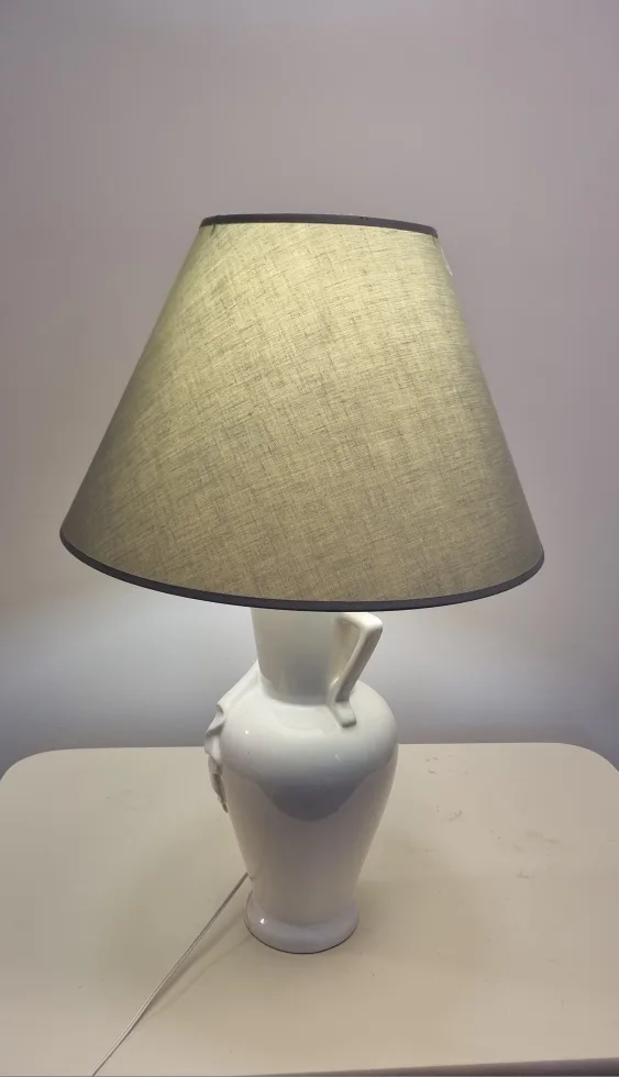 White Ceramic Table Lamp image indicator(3)