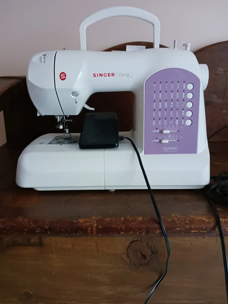 Singer Curvy Sewing Machine 8763 image indicator(2)