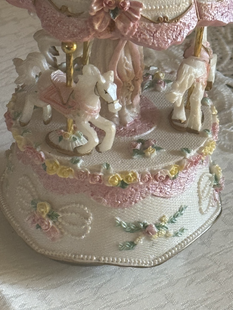 Carousel Musical Figurine - photo 3