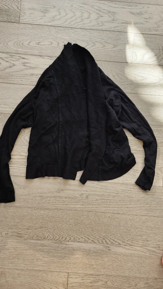 Black Cardigan sz S thumbnail