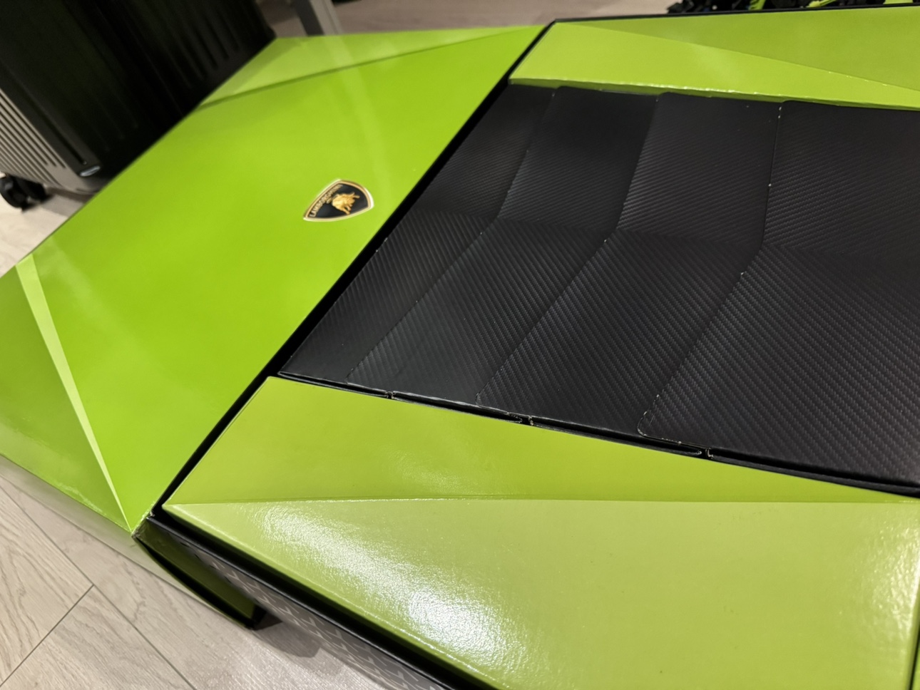 LEGO Technic Lamborghini Sian - photo 2
