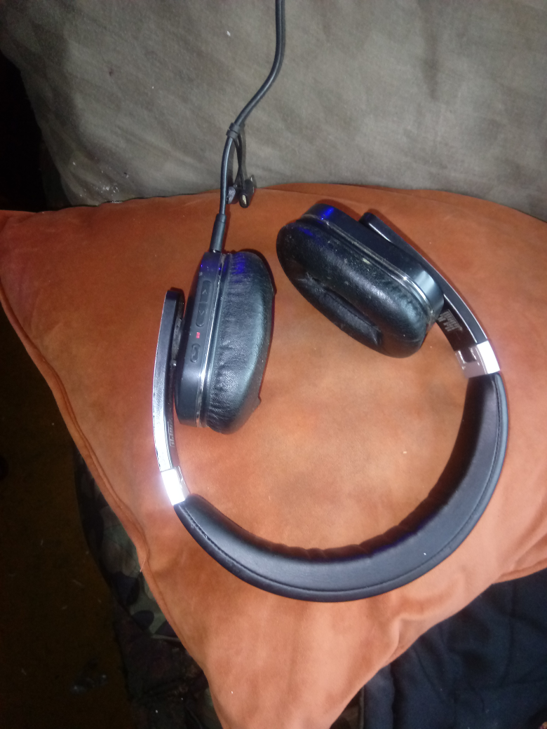 Mercurolight Noise-Cancelling Bluetooth Headphones - photo 2