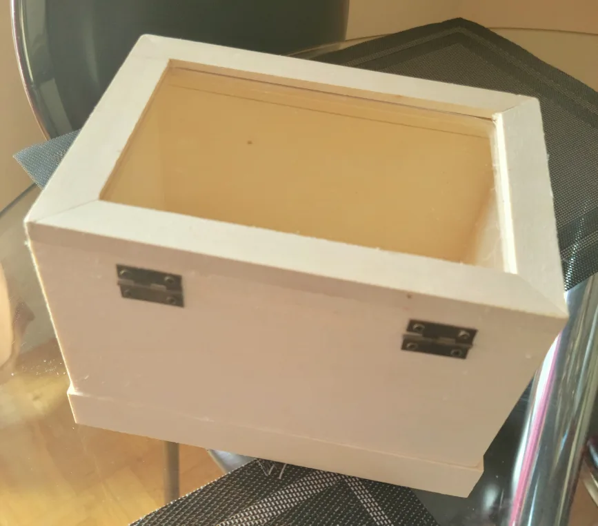Wooden Box with Glass Lid image indicator(2)