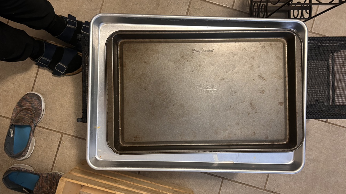 Baking/cookie sheets 1 medium1 large