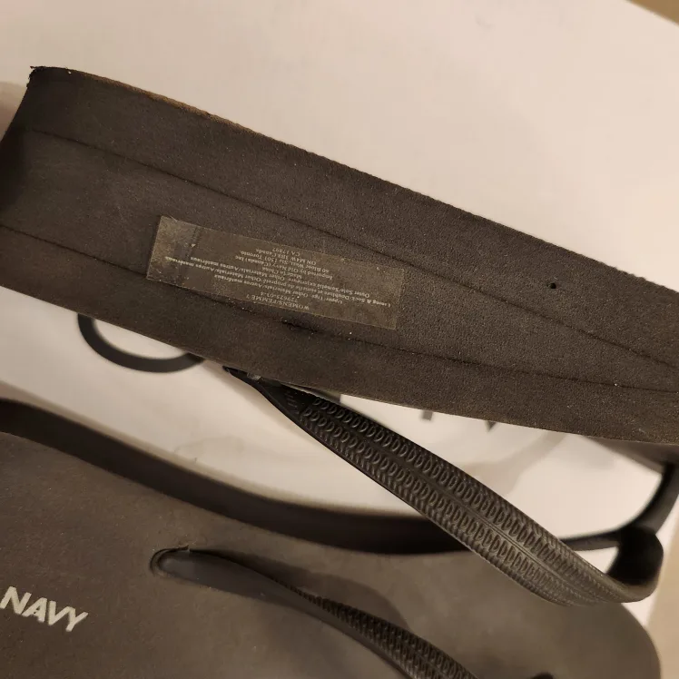Old Navy Grey Platform Flip Flops image indicator(2)