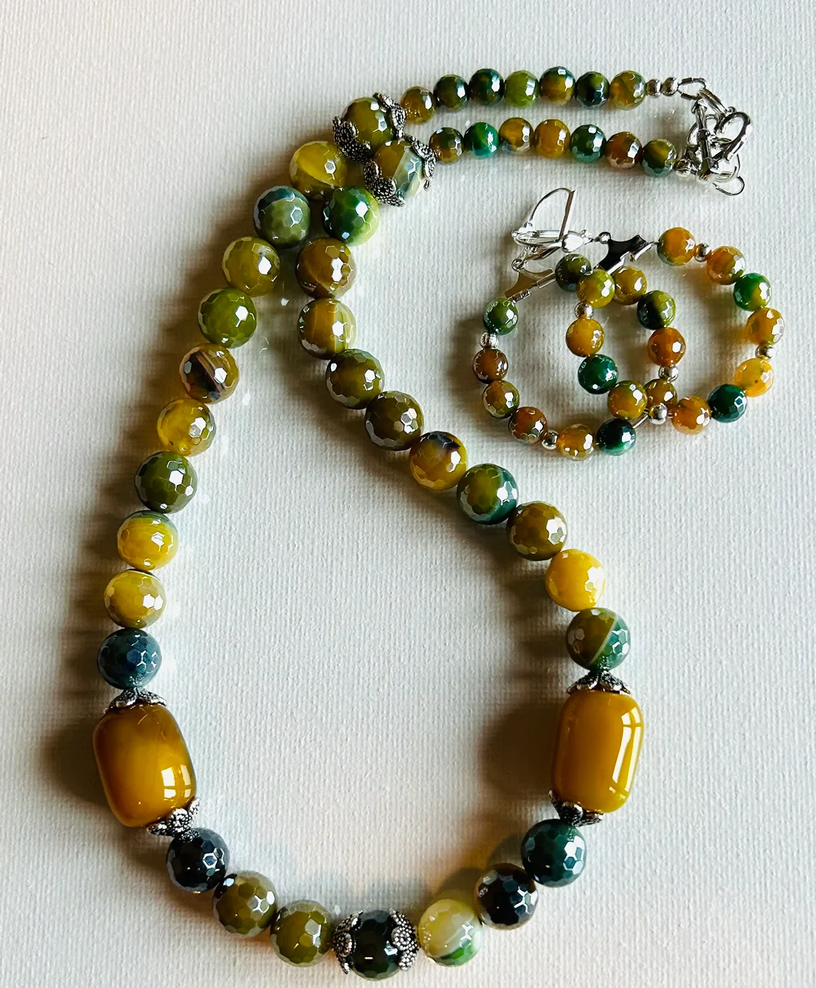 Gemstone necklace sets and bracelets image indicator(3)