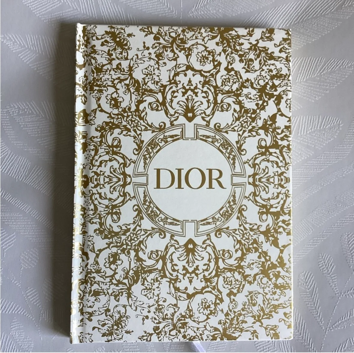 Dior Notebook image indicator(2)