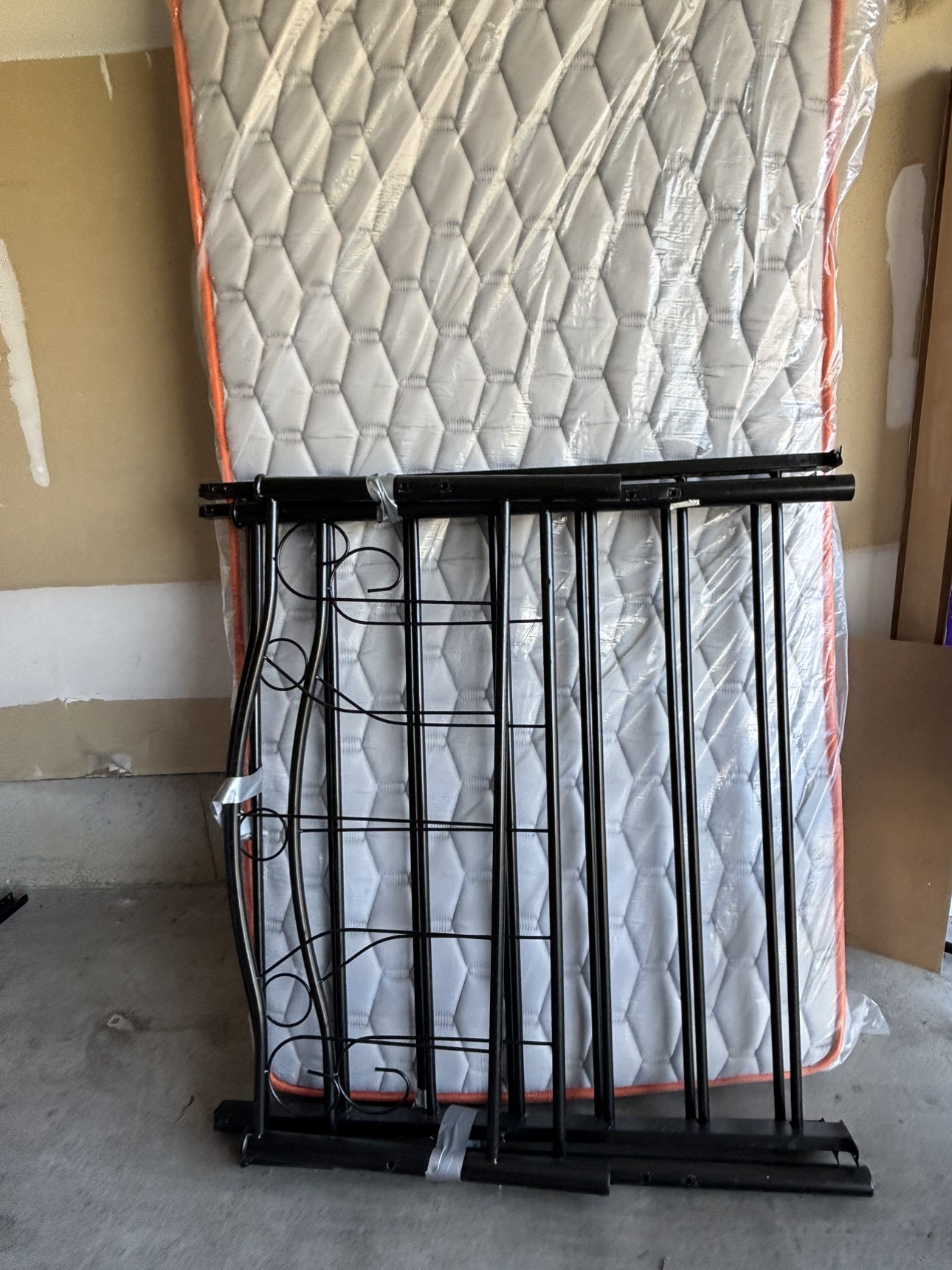 2 Single Mattress and  free Frame Set (missing screws for frame) - photo 5
