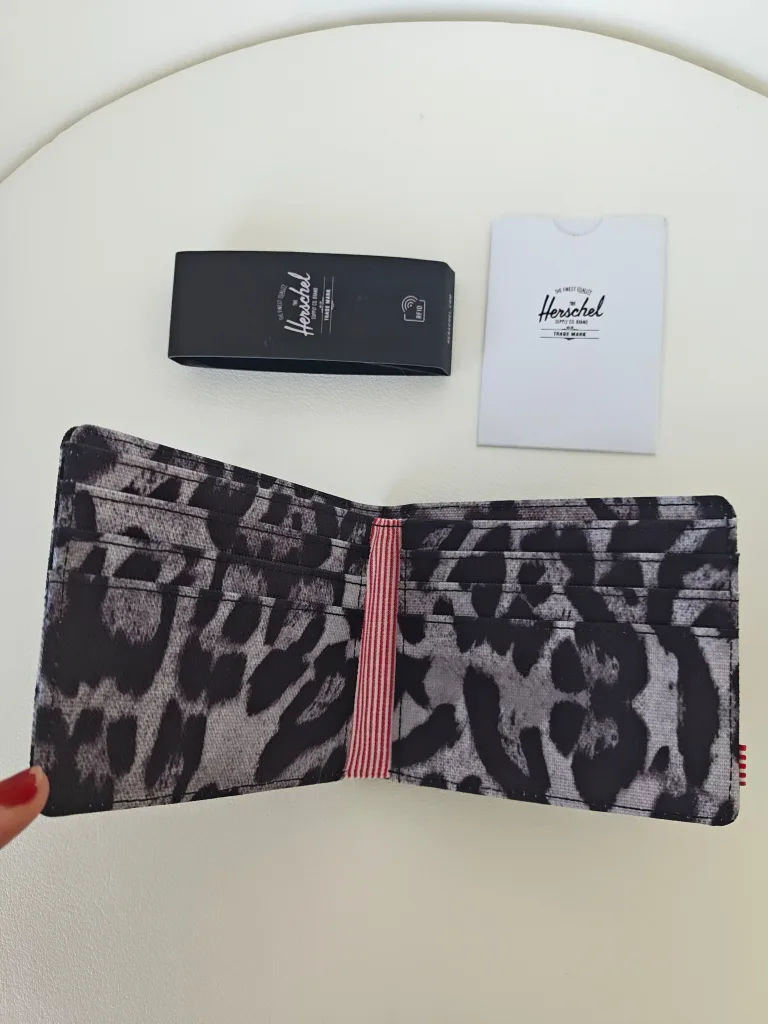 Herschel Bi-Fold Wallet - New image indicator(4)