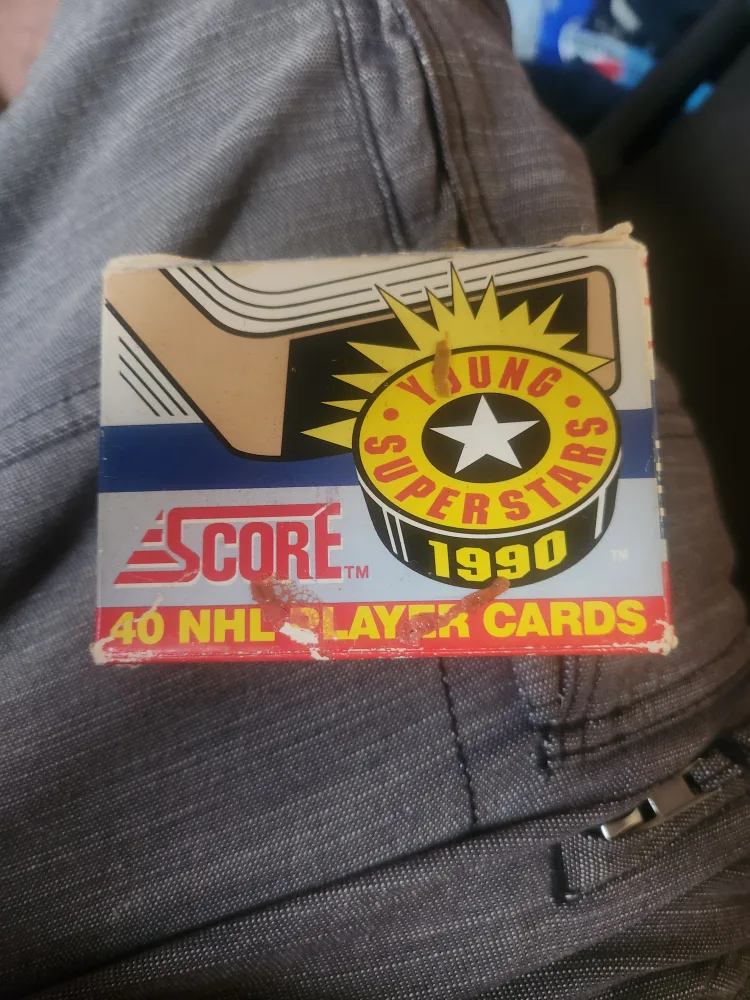 1990 Score Young Superstars Hockey Cards image indicator(2)