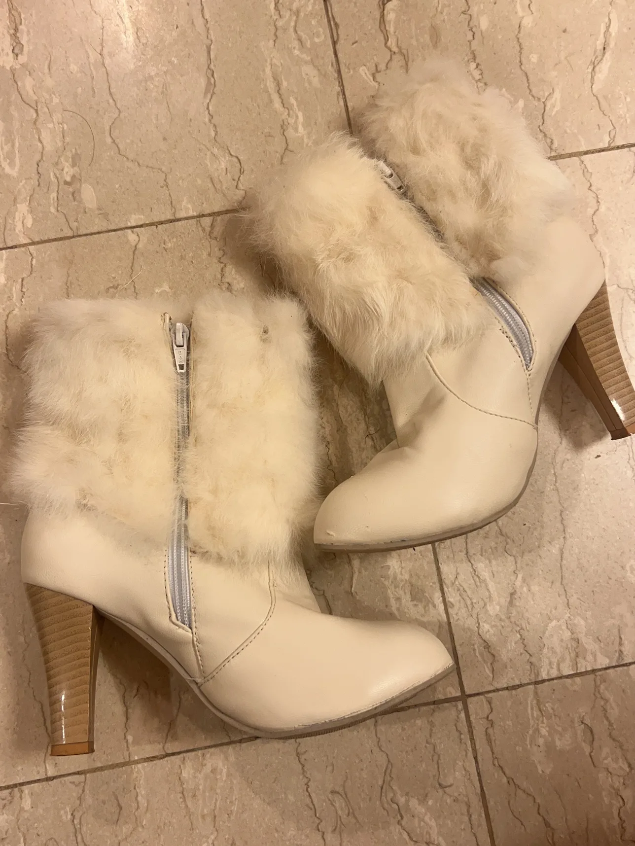 White Fur Trimmed Ankle Boots image indicator(2)