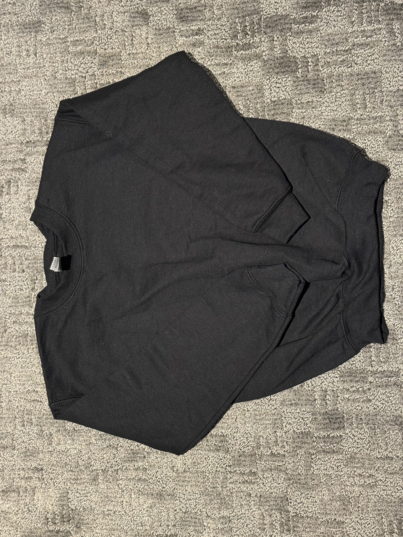 New Gildan Youth Heavy Blend Crewneck Sweatshirt (Size Small) - photo 2