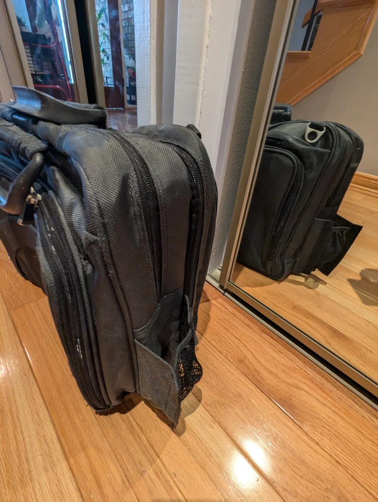 Kensington 17 inch laptop bag image indicator(9)