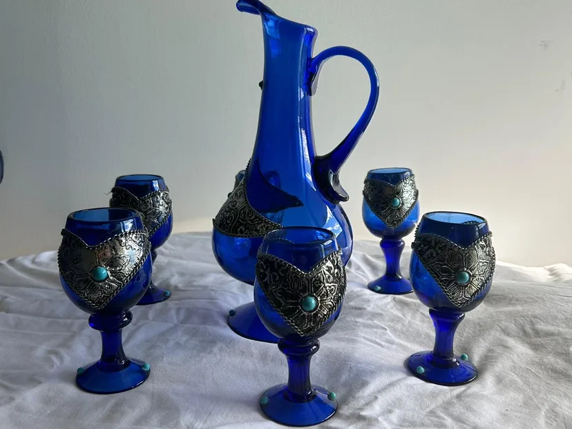 Blue Glass Decanter Set image indicator(3)
