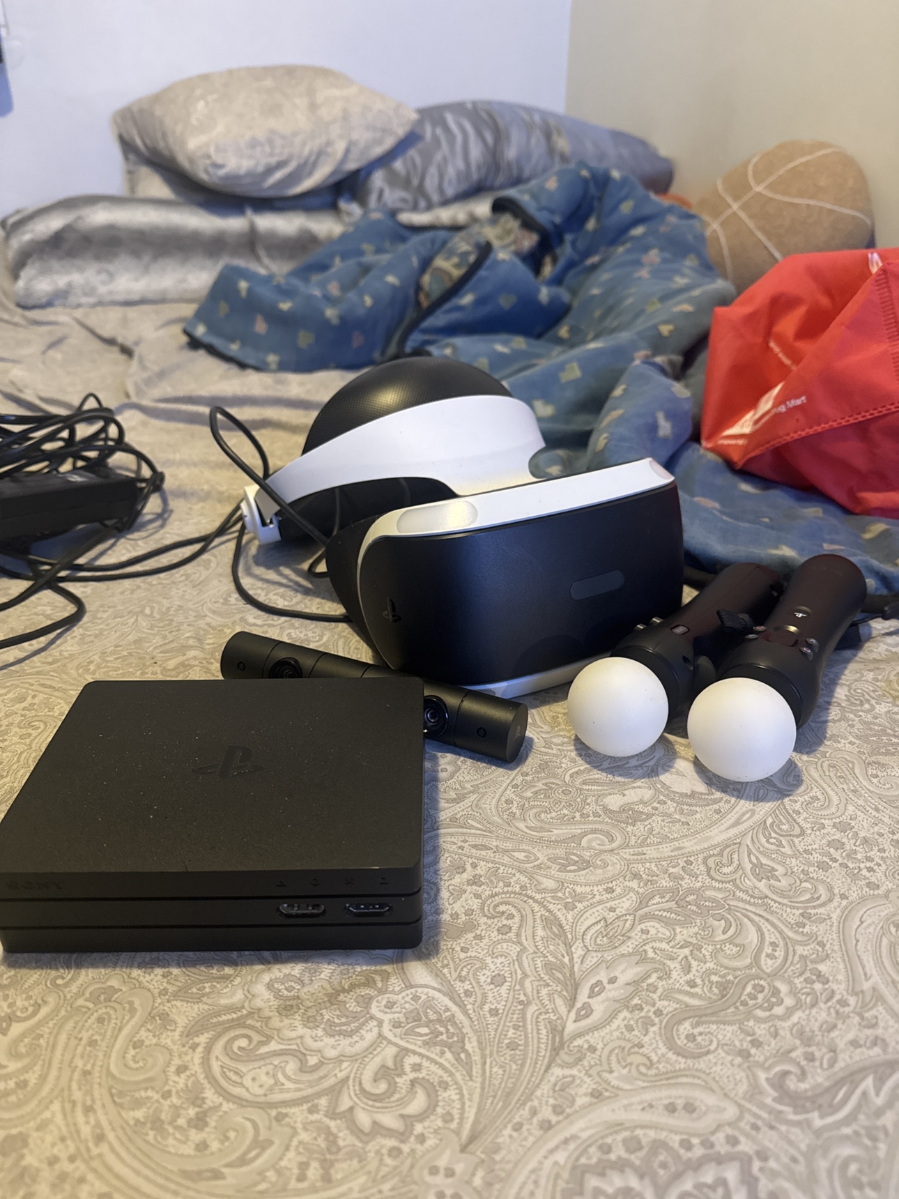 PlayStation 4 Pro 1TB Bundle - photo 4