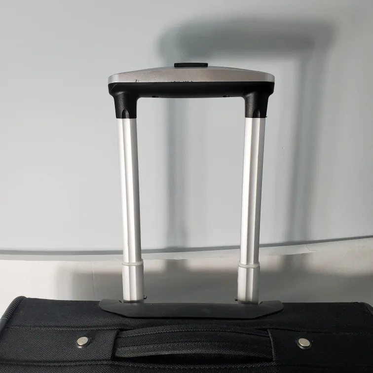 SwissGear Rolling Carry-On Suitcase image indicator(2)