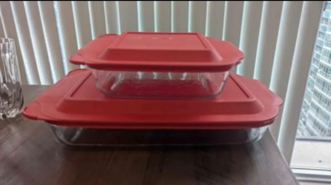 Pyrex Glass Baking/Storage Dishes with Lids thumbnail