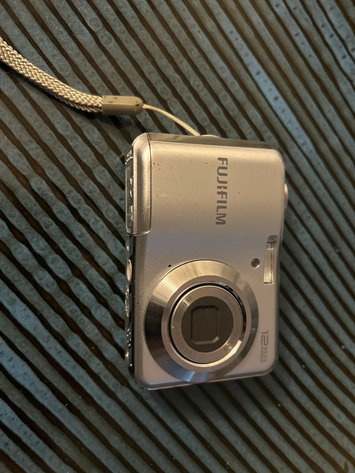 Fujifilm FinePix Digital Camera 12mega pixels thumbnail