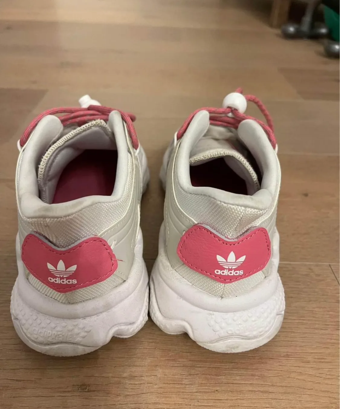 Adidas OZWEEGO sneaker image indicator(4)