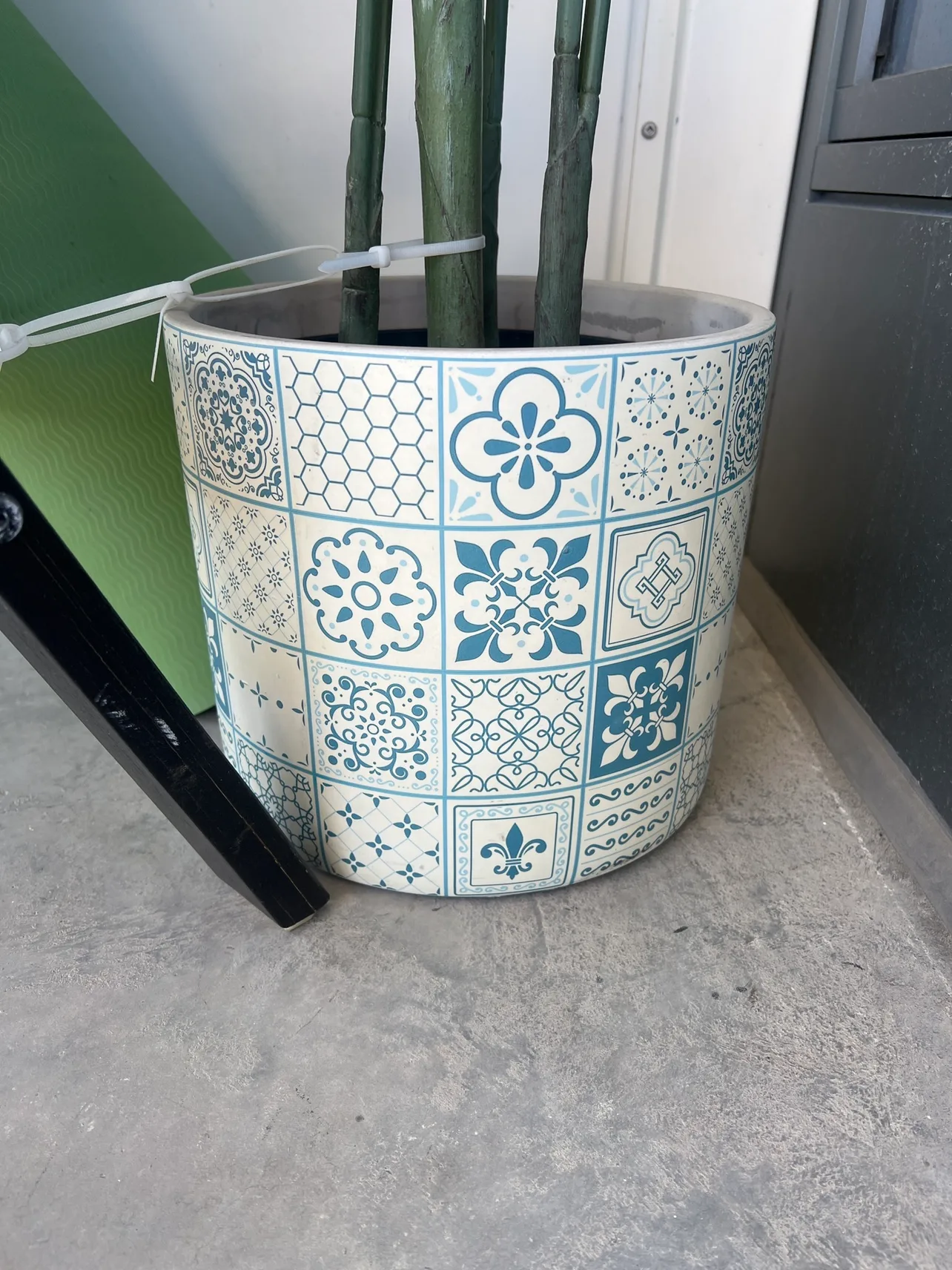 Artificial Palm Tree in Decorative Pot image indicator(2)