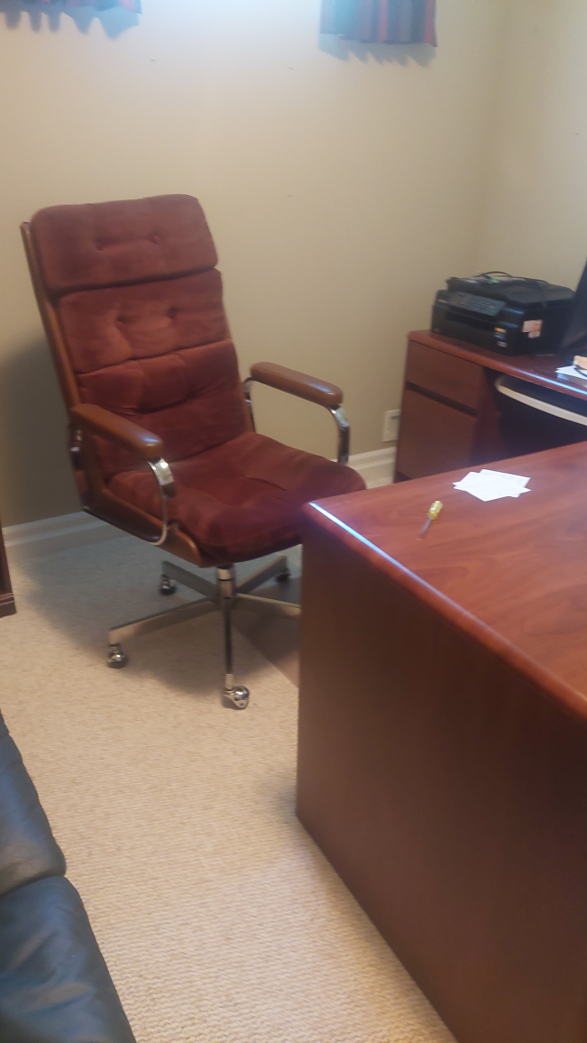 Office Desk and Chair - photo 2