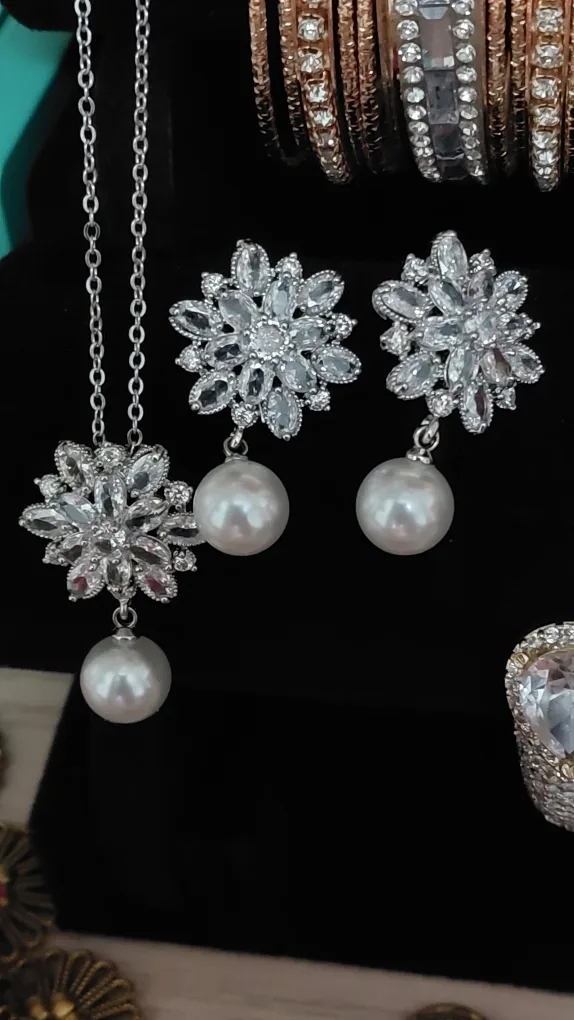 BNIB Faux Pearl & Cubic Zirconia Necklace & earrings Set image indicator(2)