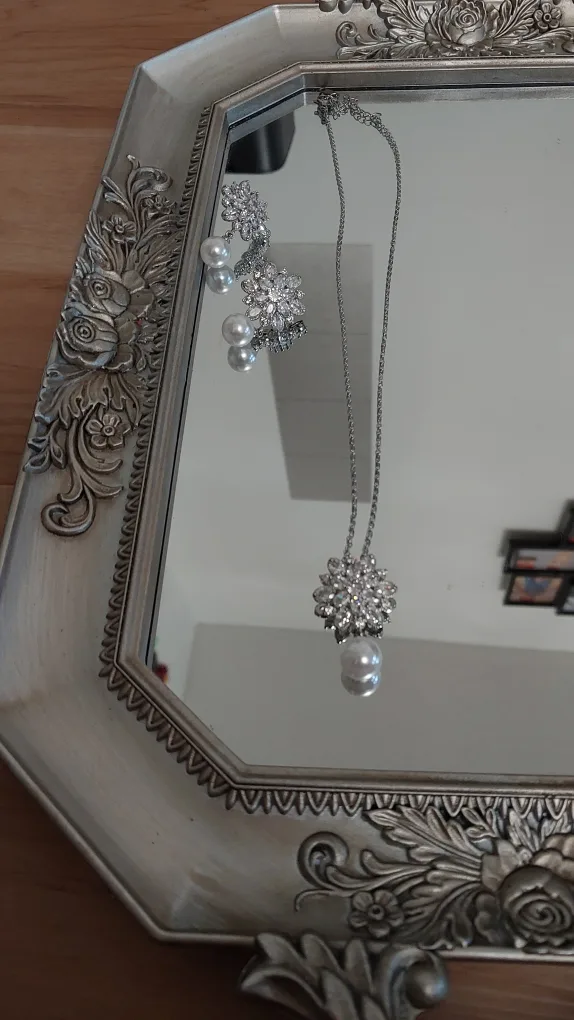 BNIB Faux Pearl & Cubic Zirconia Necklace & earrings Set image indicator(5)