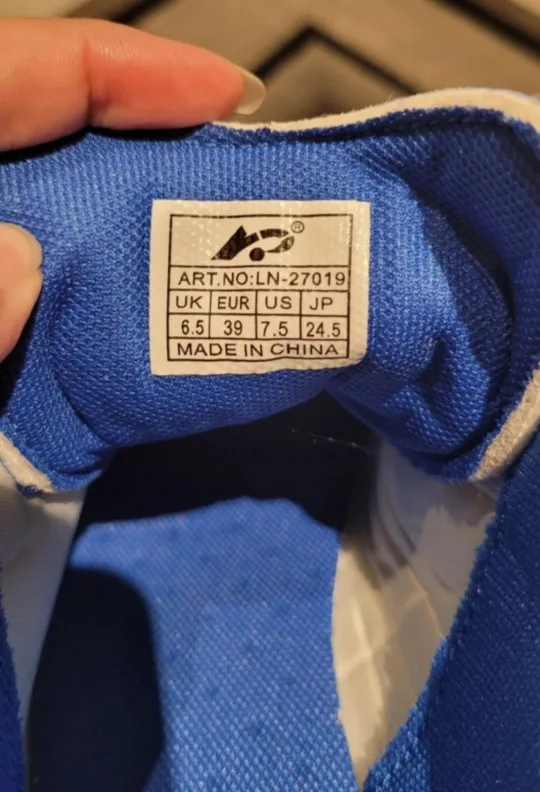 Soccer Cleats 6.5 M 7.5 F image indicator(3)