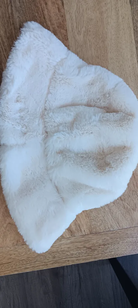 White Faux Fur Bucket Hat image indicator(2)